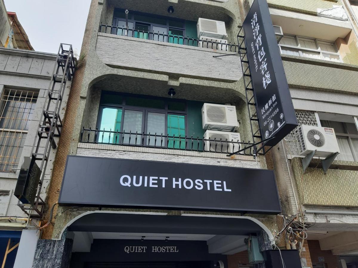 Quiet Hostel - Minquan Inn Tainan Extérieur photo