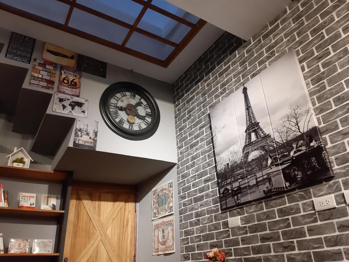 Quiet Hostel - Minquan Inn Tainan Extérieur photo