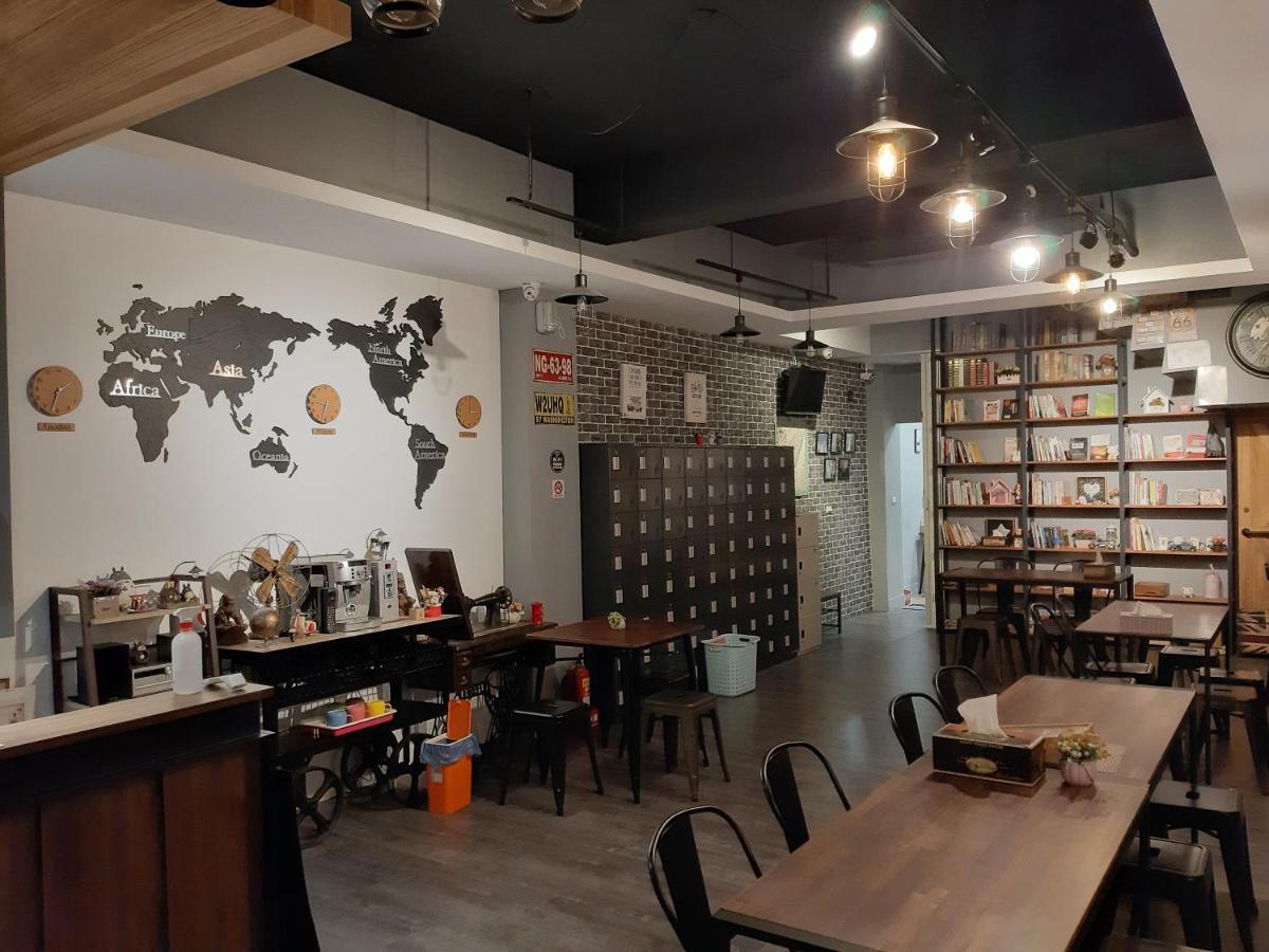 Quiet Hostel - Minquan Inn Tainan Extérieur photo